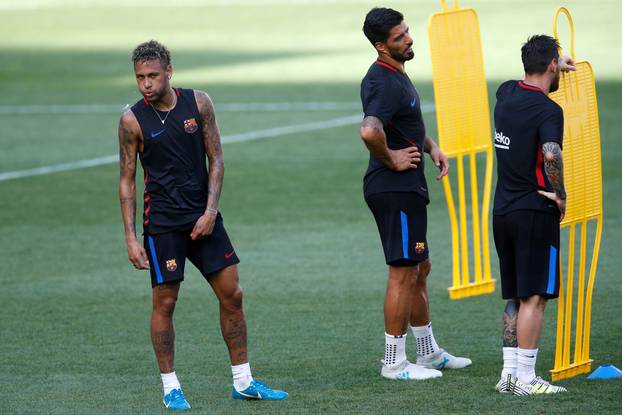Football Soccer - Barcelona training