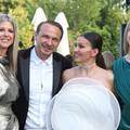 Enis Bešlagić stigao na proslavu rođendana u društvu supruge i kćeri, svi su gledali u Asju