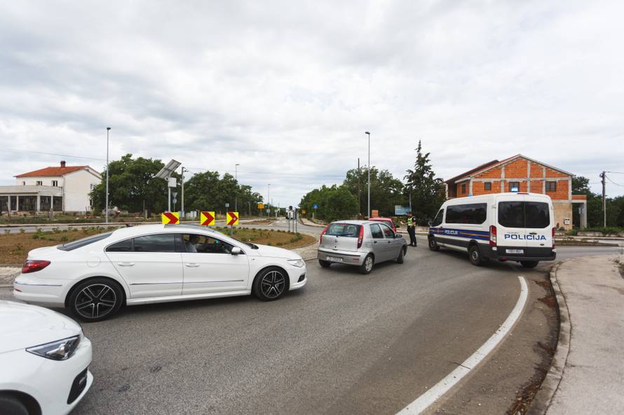Teška prometna nesreća blizu Zadra: Poginulo je dvoje ljudi...