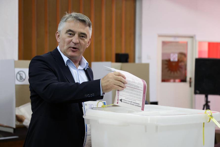 Sarajevo: Željko Komšić glasao na Izborima BiH 2022. 