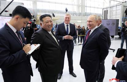 Putinov dar za prijatelja Kima: Imao Rolls Royce,  Maybach, a sad dobio još jedan automobil