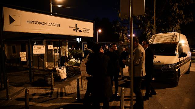 Zagreb: Na Hipodromu zaključali konje u štale i ne puštaju jahače k njima