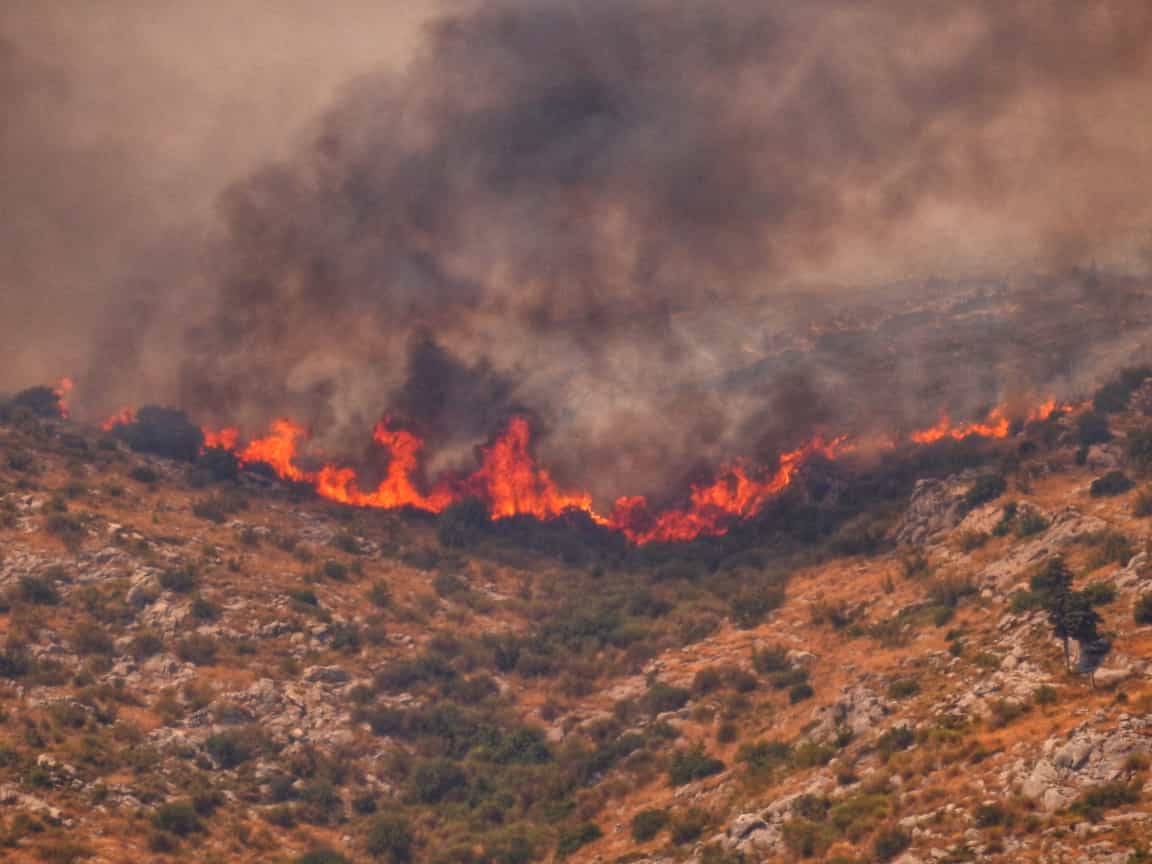 Nevjerojatne fotografije iz srca vatrenog kaosa: 'Nismo spavali, dvorište nam je puno pepela'