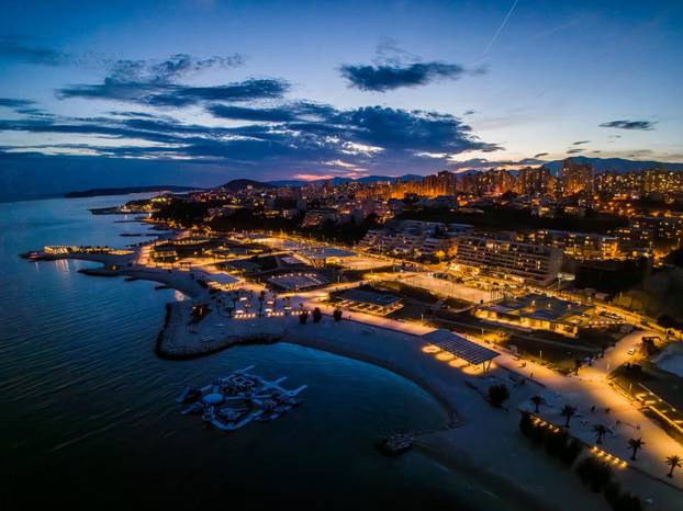 Noćne fotografije novouređenog Žnjanskog platoa