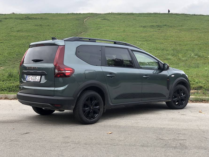 Testirali smo Jogger Hybrid: Kakva je prva hibridna Dacia?