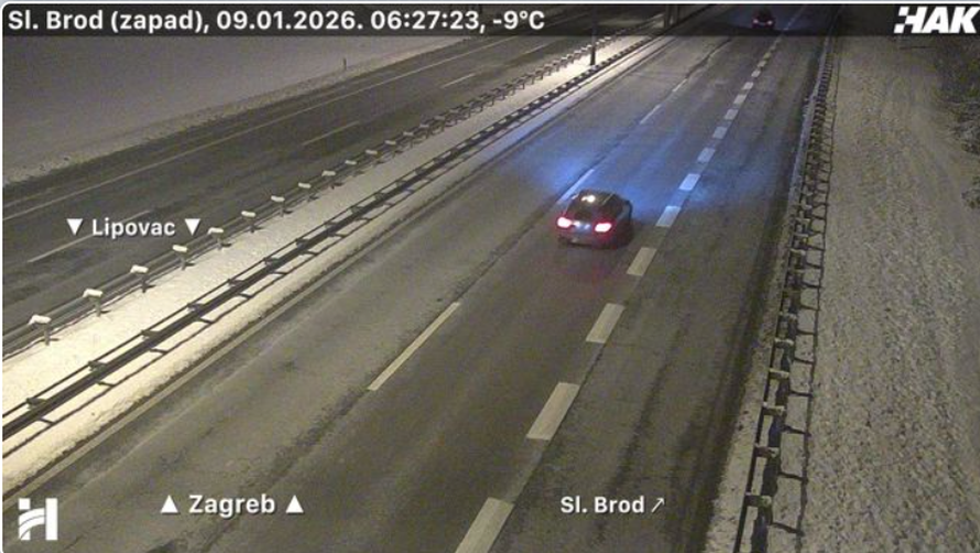 Zaledio vam se auto? Evo što niti slučajno ne smijete raditi