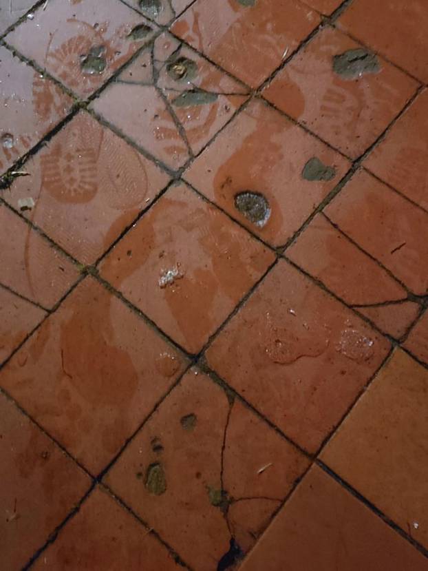 FOTO Jezivo! 16 ljudi preselilo u nove domove, dočekalo ih ovo: Oltari za magiju, lutke, zubi...