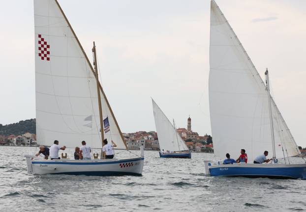 FOTO Čuvari stoljetne tradicije: Drveni brodovi utrkivali se na 'Regati za dušu i tilo' u Betini