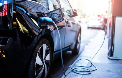 Definitivno vozimo na struju: Do 2030. polovica će automobila biti na električni pogon
