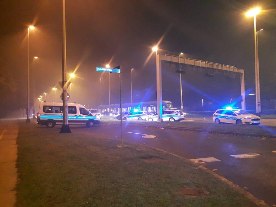 Vandalizam na Držićevoj: Ljudi nose zapaljene baklje po ulici?