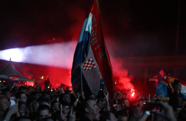 Dugopolje: Thompson održao koncert na prepunom stadionu Hrvatskih vitezova