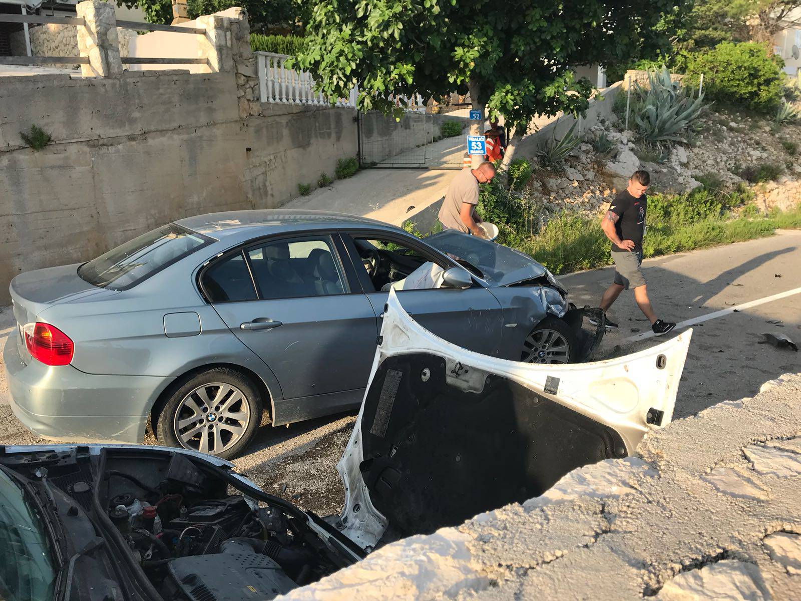 U nesreći ozlijeđen vozač: 'Da bi došli do njega, rezali su lim'