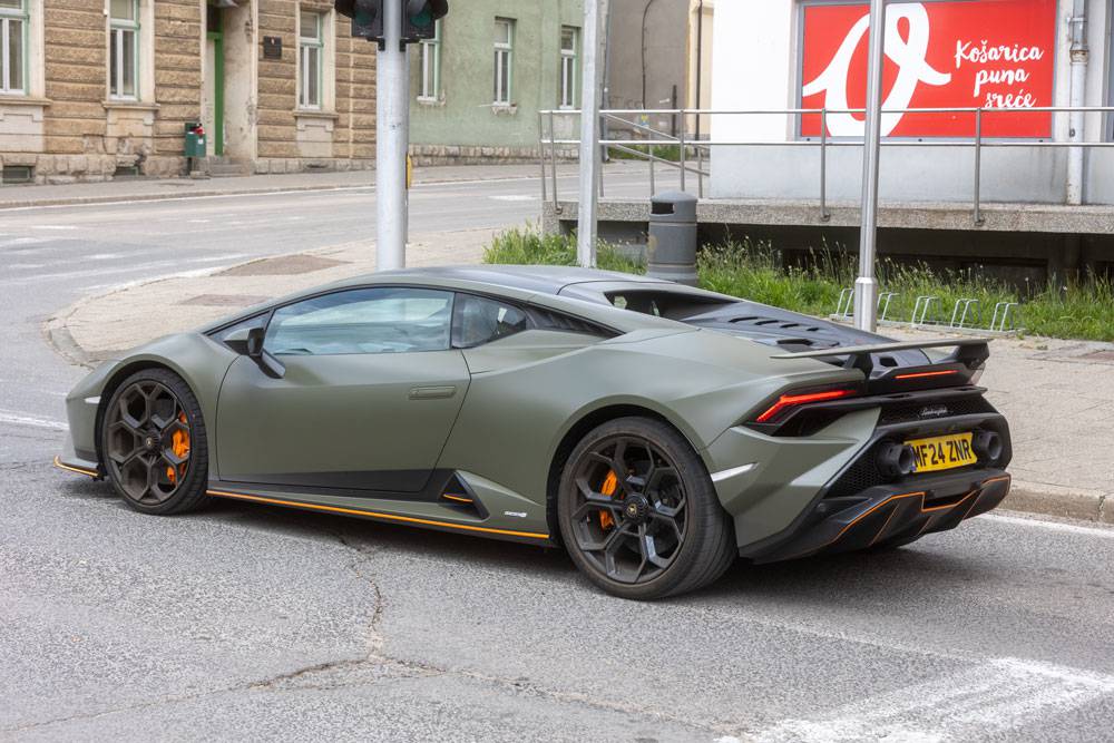 FOTO Kroz Gospić protutnjalo 50  nabrijanih Lamborghinija