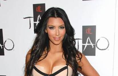 Kim Kardashian: Molila sam svoje grudi da prestanu rasti