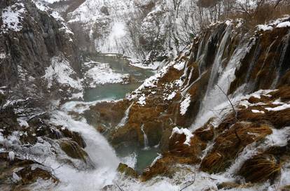 Nacionalni park Plitvicka jezera prekrivena su snijegom