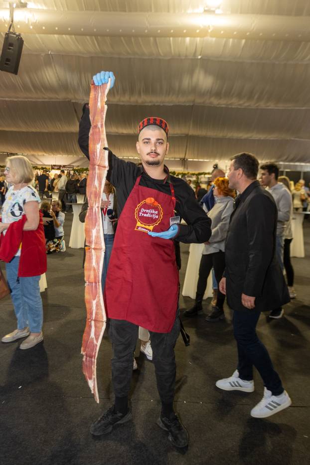 Otvoren 17. Internacionalni sajam pršuta u Tinjanu