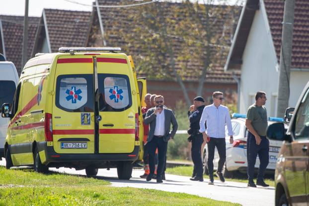 Muškarac se zatvorio u kuću u Slavoniji i prijeti, policija okružila kuću