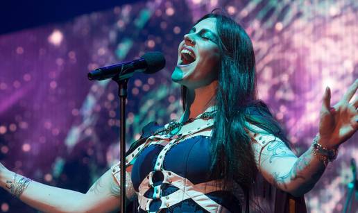 Pjevačica Floor Jansen ima rak dojke: 'Želim biti zdrava, vidjeti kćer kako raste, želim živjeti!'