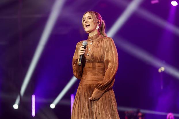 Zagreb: U Areni Zagreb održan koncert "Progledaj srcem"