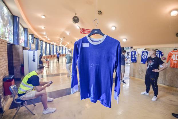 Zagreb: Izložba starih Dinamovih dresova u Ciboni