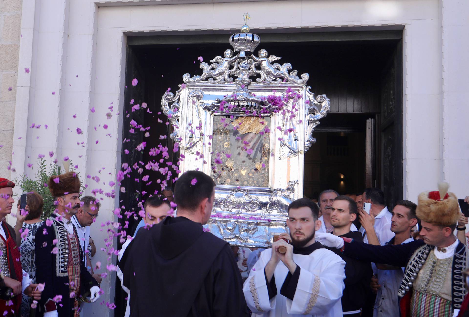 Sinj: Procesija i misa povodom blagdana Velike Gospe