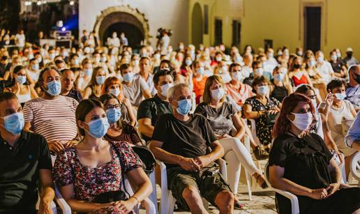 Motovun Film Festival otvoren je uz distancu, maske i rakiju