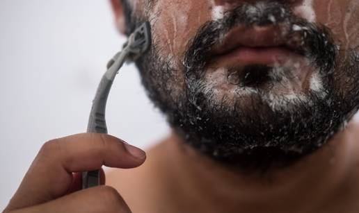 Bizaran izazov brijanja brade na internetu eskalirao: Pet mu&scaron;karaca zavr&scaron;ilo u bolnici