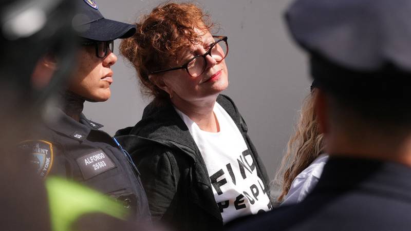 Susan Sarandon, Cynthia Nixon i Hannah Einbinder uhitili na prosvjedu protiv Netanyahua