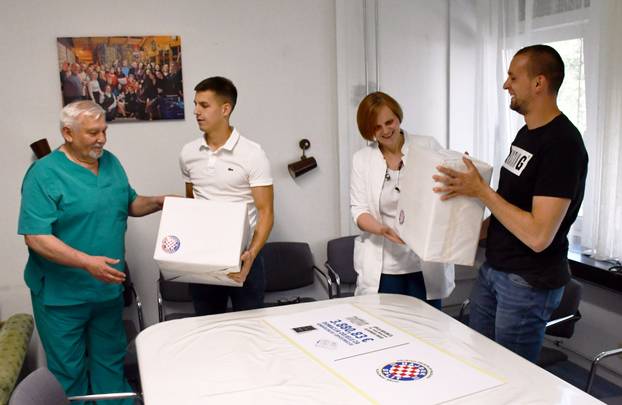 Slavonski Brod: &ZeroWidthSpace;Dru&scaron;tvo prijatelja Hajduka doniralo novu opremu i ure&dstrok;aje Odjelu ginekologije