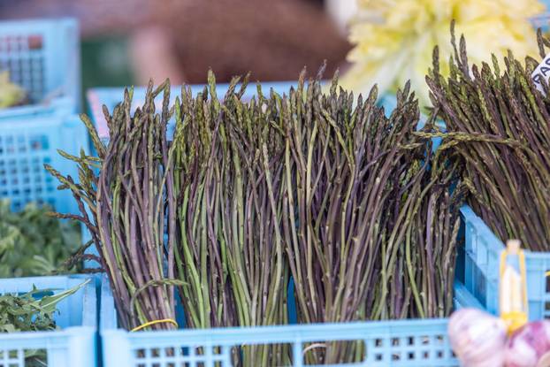 Pula: Cijene šparoga na gradskoj tržnici