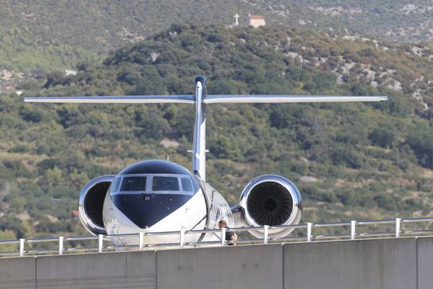 EKSKLUZIVNO Trogir: Nakon četverodnevnog krstarenja Jadranom Jeff Bezos i Lauren Sanchez napustili Hrvatsku