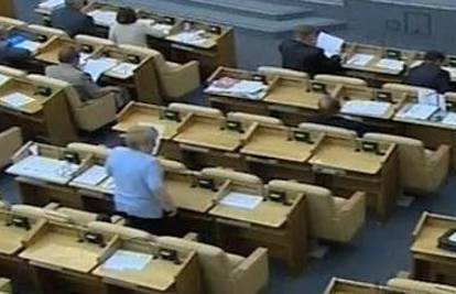 Rusija: Zastupnici trčali po dvorani i glasali za kolege 