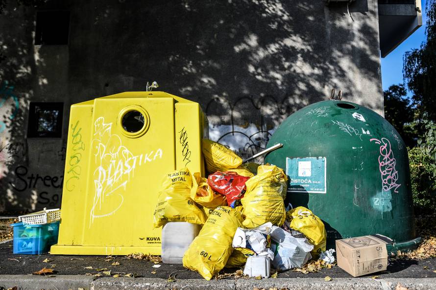Zagrebačko naselje Knežija zatrpano je smećem