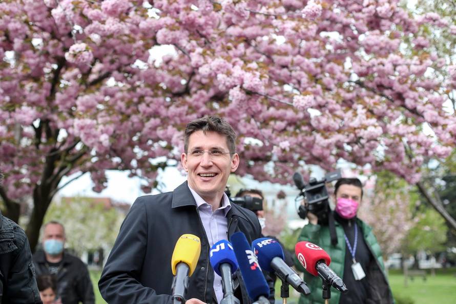 Kandidat za zagrebačkog gradonačelnika Zvonimir Troskot dao izjavu za medije
