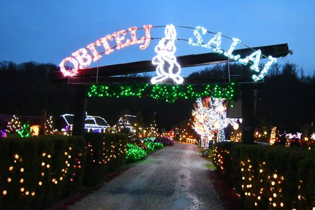 Grabovica: Uskrsna čarolija svjetla by Salaj donosi magičan ugođaj sa preko 60.000 pisanica