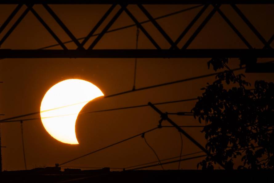 Zagreb: Pogled na pomrčinu sunca iznad Podsuseda
