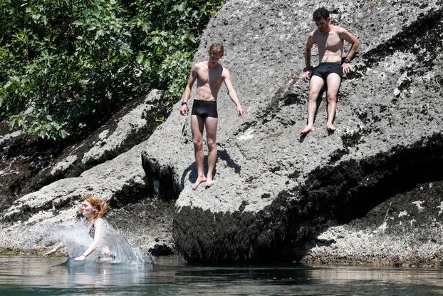 Residents and tourists battle heatwave in Podgorica