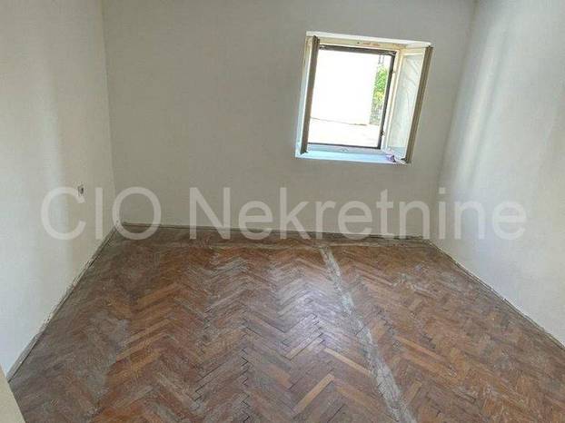 FOTO Ovo je najjeftiniji stan na oglasima u Splitu! 'Nalazi se blizu Marjana, a ima i vrt...'