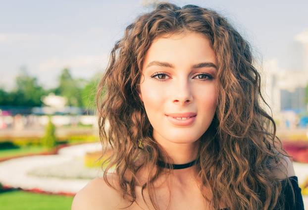 FOTO Ovih 17 frizura će tankoj kovrčavoj kosi dati volumen