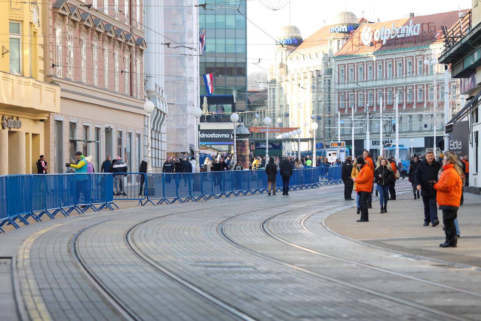 Zagreb: Ograde i zaštitari već su na mjestu za doček Vatrenih u Jurišićevoj