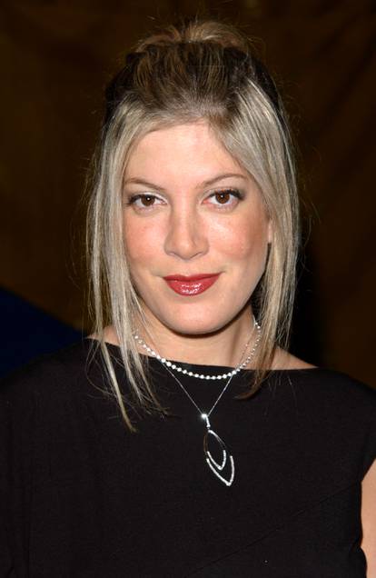 FOTO Tori Spelling prvi put išla 'pod nož' sa 16 godina: Kroz karijeru često šokirala izgledom