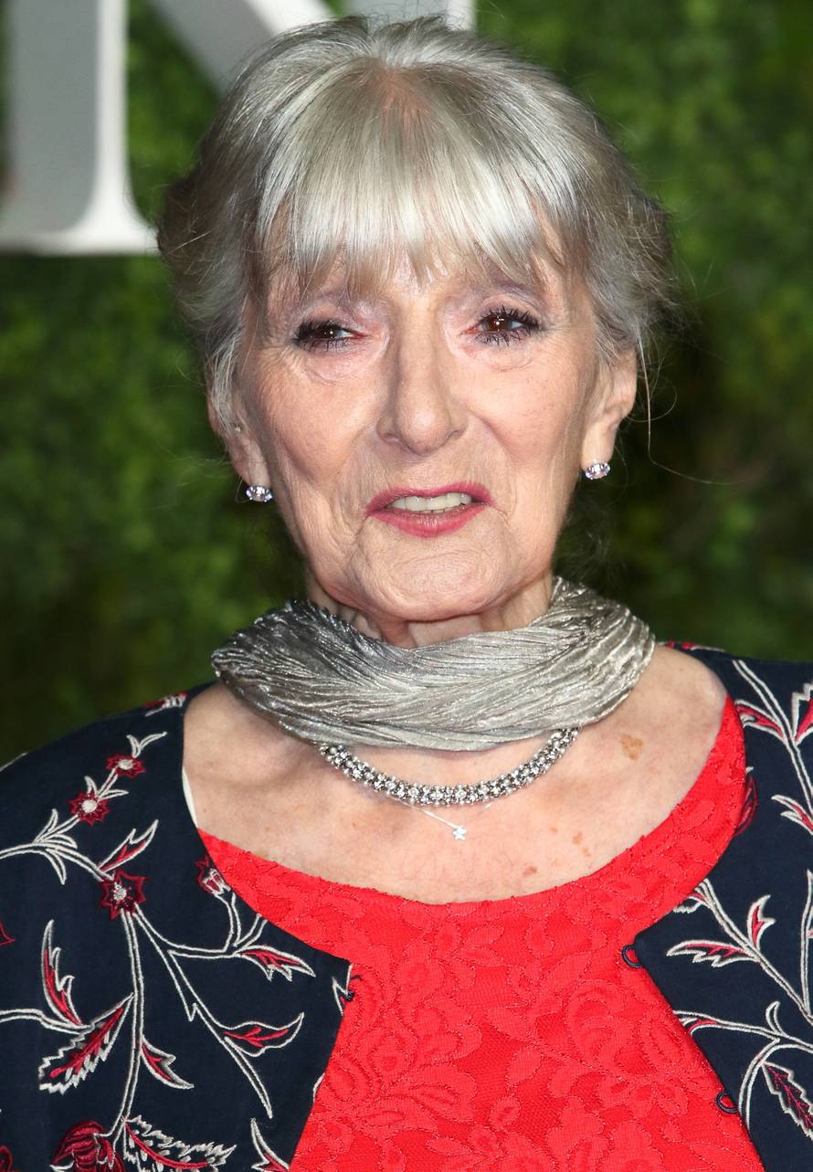 The Crown Series 3 Premiere