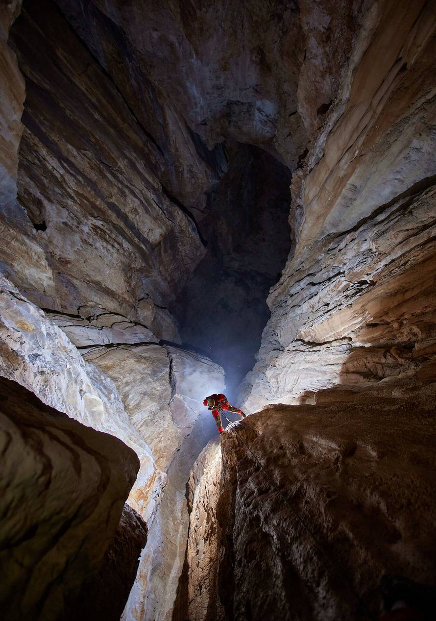 Spust u srce Biokova: Jama bi mogla biti dublja od kilometra