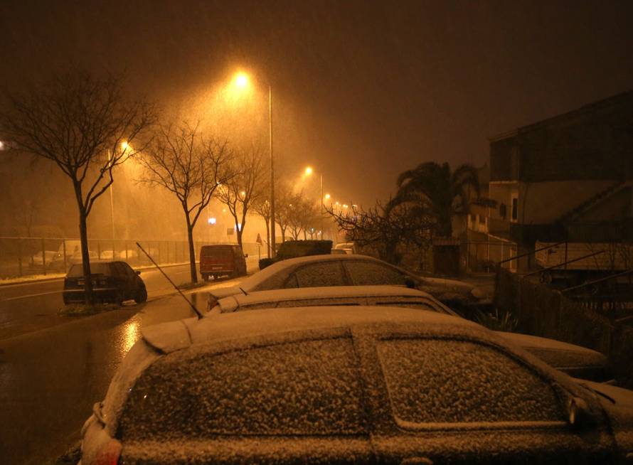 Paraliza zbog mećave: Putnike u Gračacu sklonili u samostan