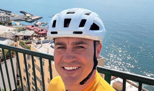 Cannavaro objavio prvi selfie nakon odlaska iz Dinama. Upija sunce i smije se od uha do uha