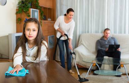 Tinejdžerice puno više rade po kući nego dječaci istih godina