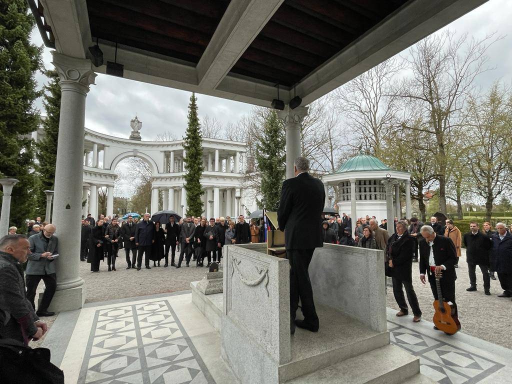 Posljednji ispraćaj Skansija: 'Tamo gdje ideš, nećeš biti sam. Hvala ti za sve, veliki čovječe'