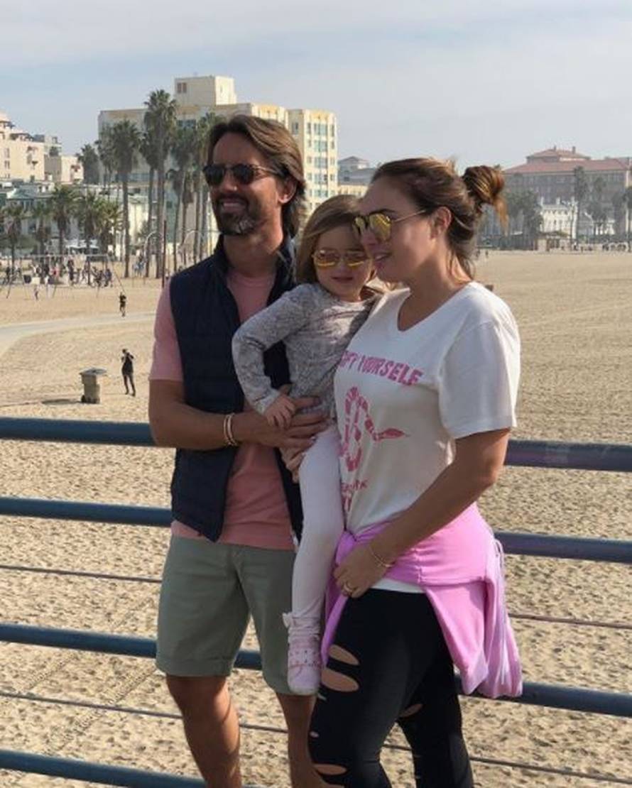 Tamara se 'opustila' uz obitelj na Ibizi: Vjetar joj dizao haljinu