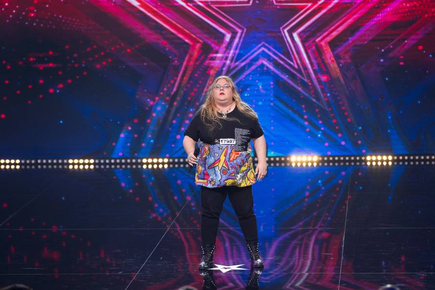 Buna energično izvedbom žiri oduševila u 'Supertalentu', a zlatni gumb dobila je Paula