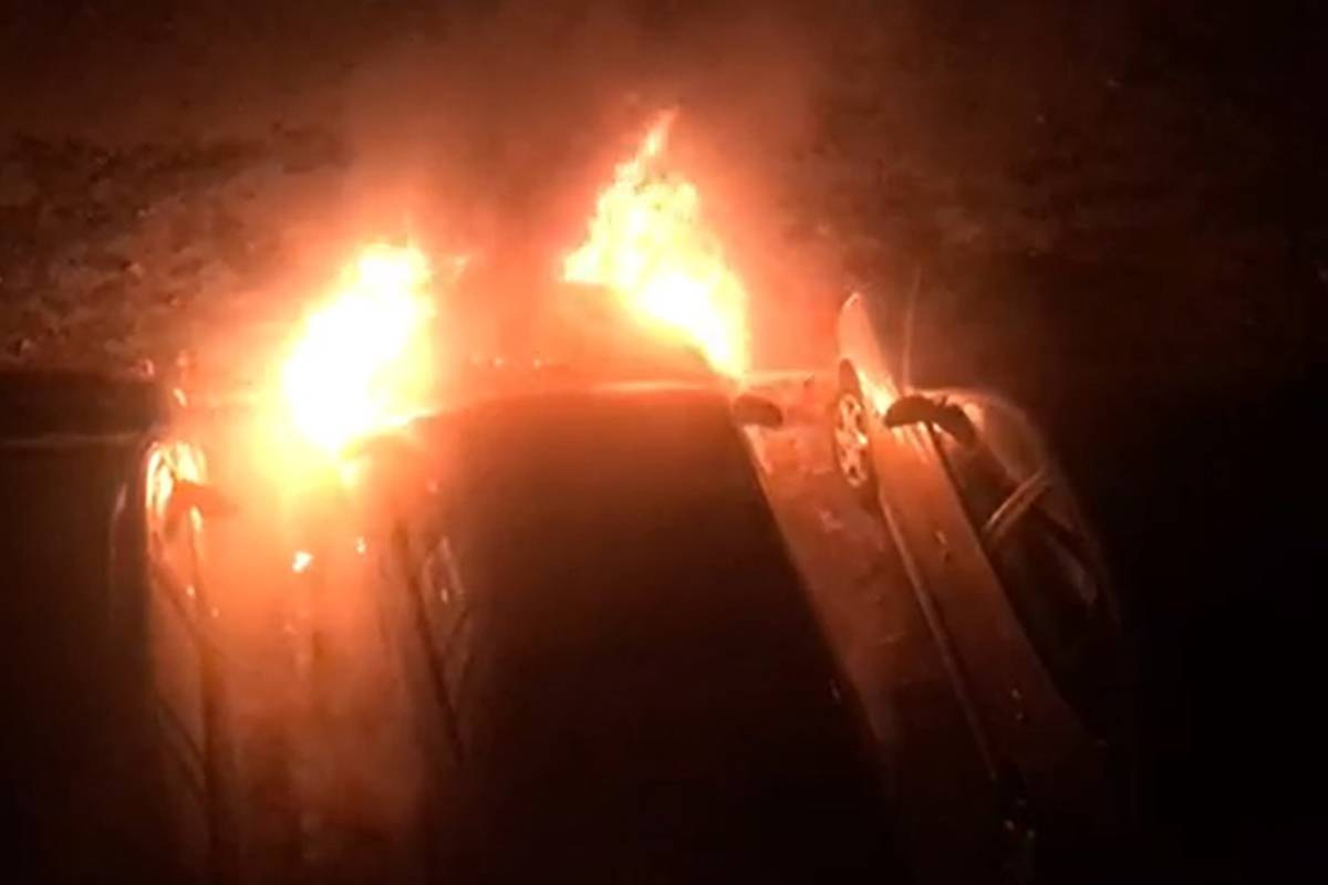 Video: U Dubravi izgorio auto, vatra zahvatila još dva vozila
